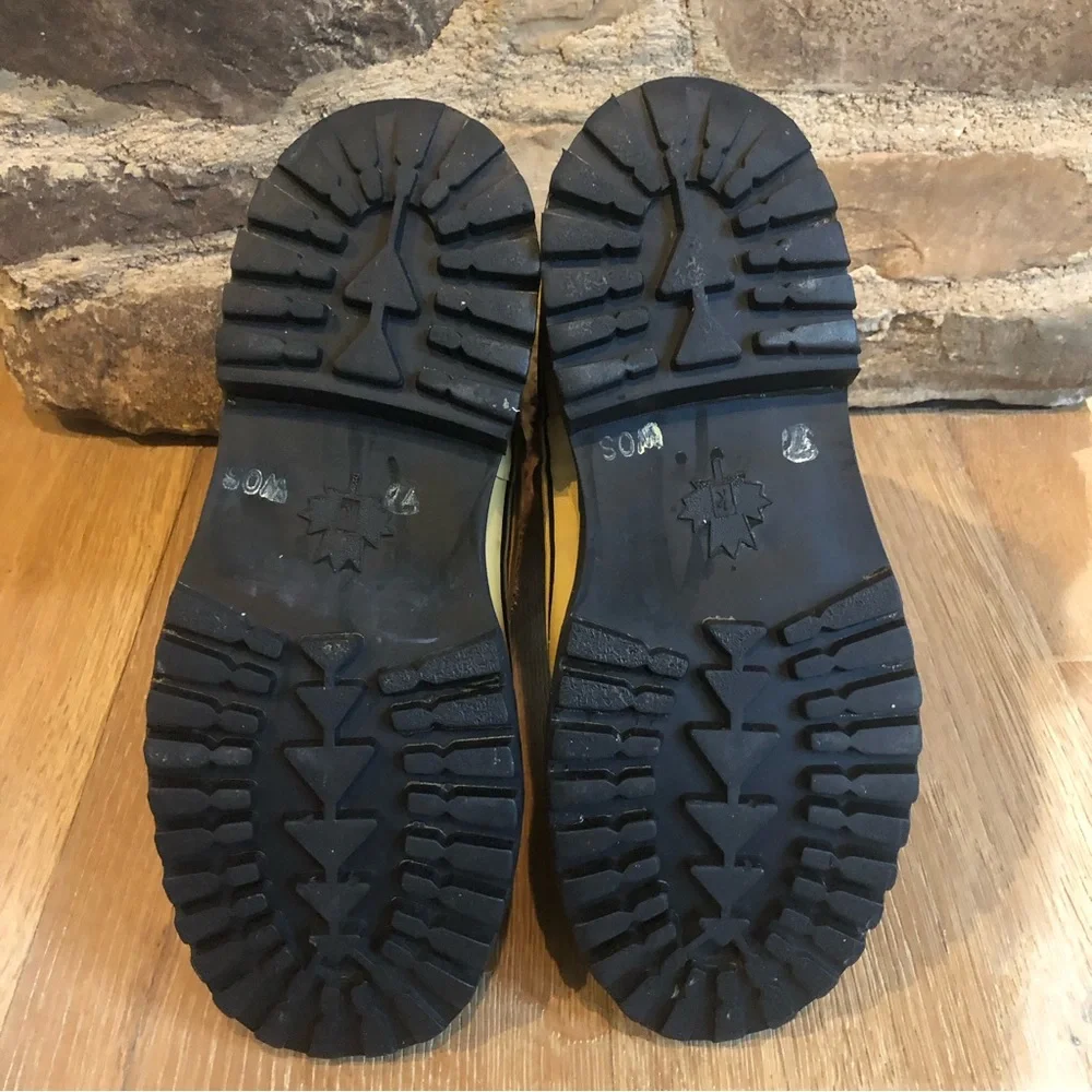 Sorel Caribou women’s size 7 price firm!
